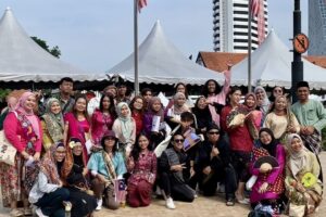 Metro Sarong proudly showcases Malaysian heritage in France