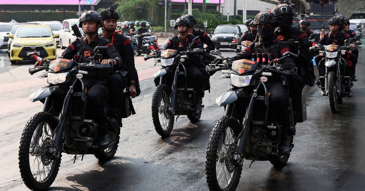 Military, police patrols launched nationwide amid unrest in Indonesia