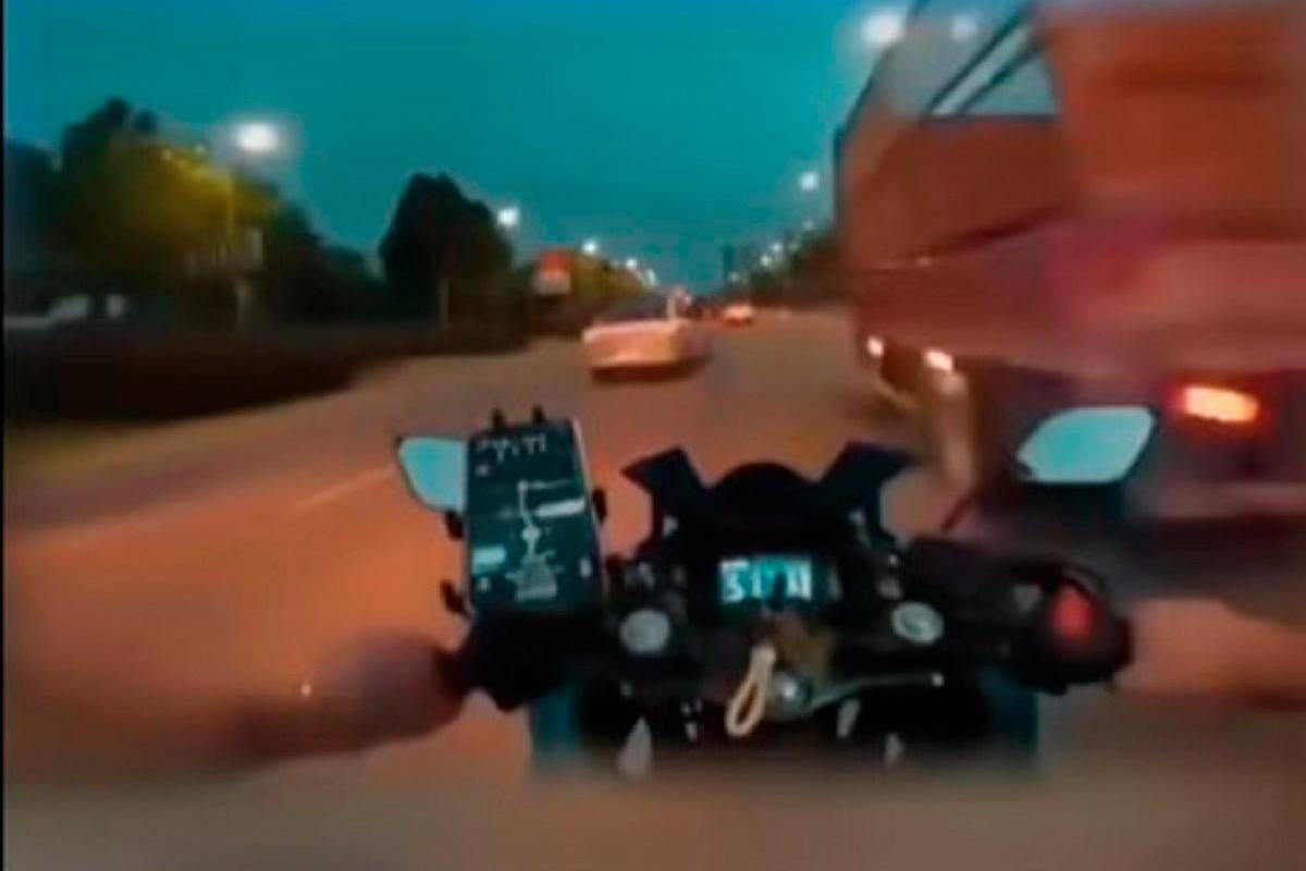 Motorcyclist narrowly escapes death from lorry’s metal rod
