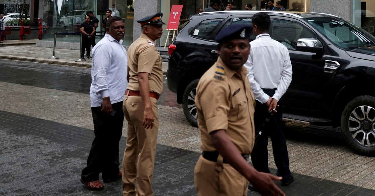 Mumbai on high alert after WhatsApp bomb threat