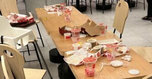 #NSTViral: Should diners clean up after eating at fast-food outlets? Netizens weigh in