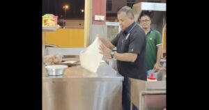 #NSTviral: Ayob flips roti canai in Sibu, jokes about new gig after retirement [WATCH]