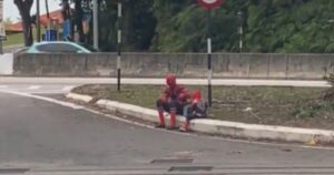 #NSTviral: Touching video of 'Spiderman' duo sitting by roadside moves netizens
