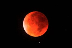 National Planetarium blood moon event draws crowds despite overcast skies