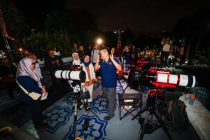 National Planetarium's blood moon event draws crowds, despite overcast skies