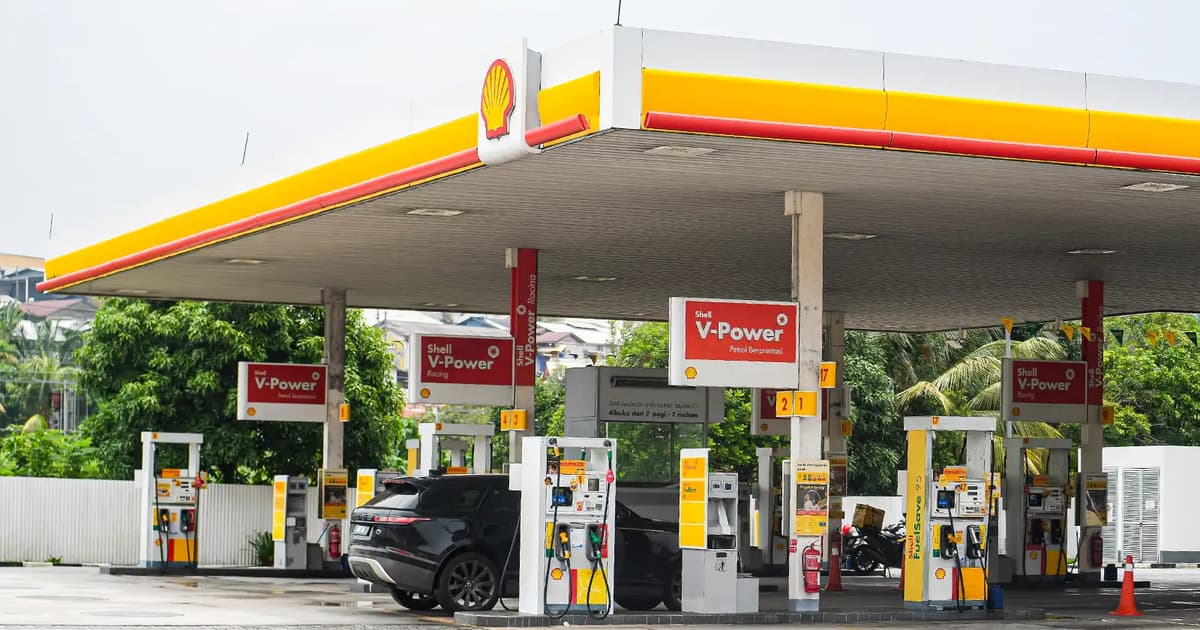 No subsidised petrol for nearly 900K foreigners, says Loke