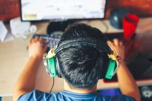 Online radicalisation: Minor targets, extreme precision