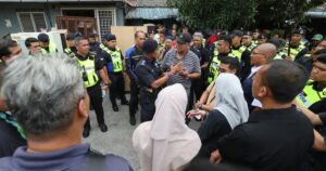 PKR Youth files 2 police reports over death threats against Anwar