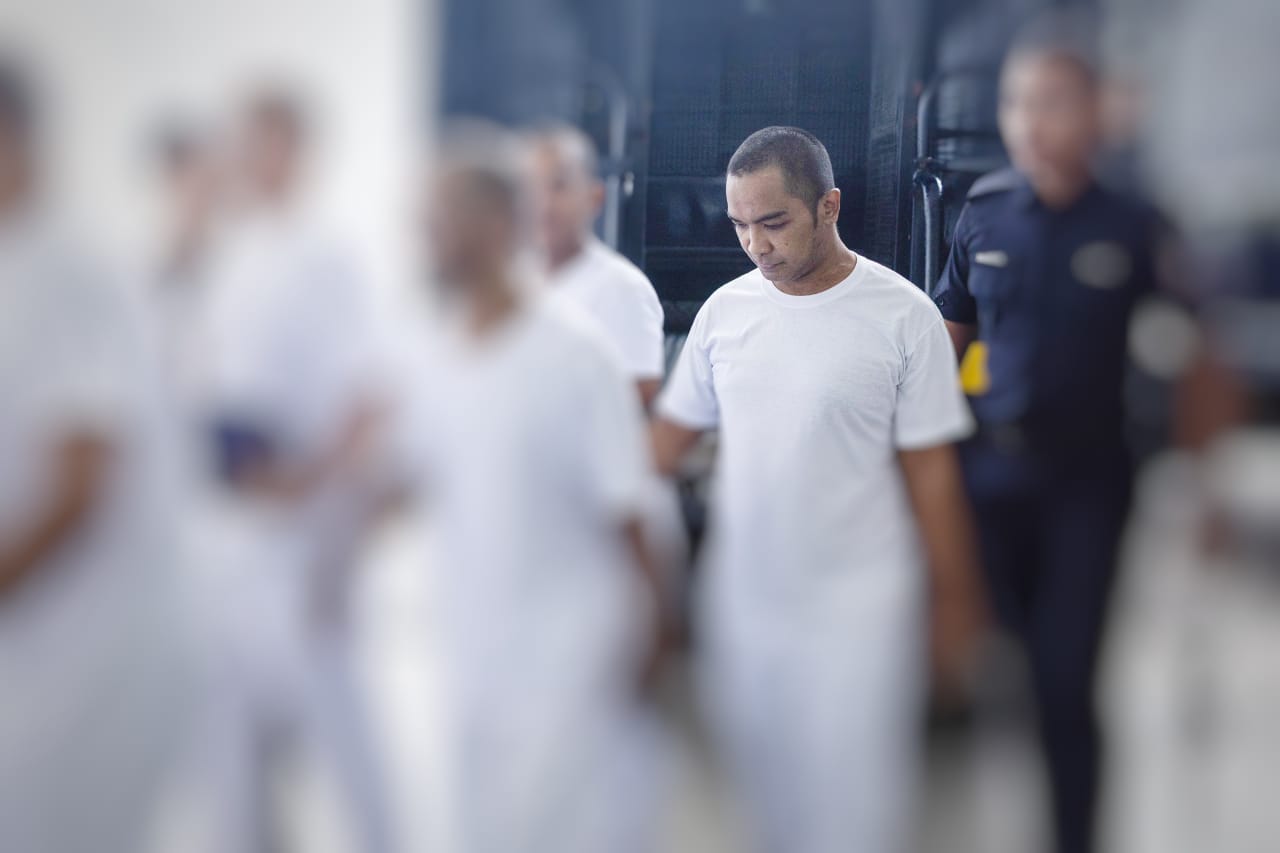 Pekerja kedai buah bebas tuduhan miliki senjata api, peluru tanpa lesen