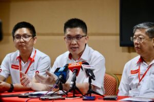 Pemakaian lencana Jalur Gemilang bukan pembaziran