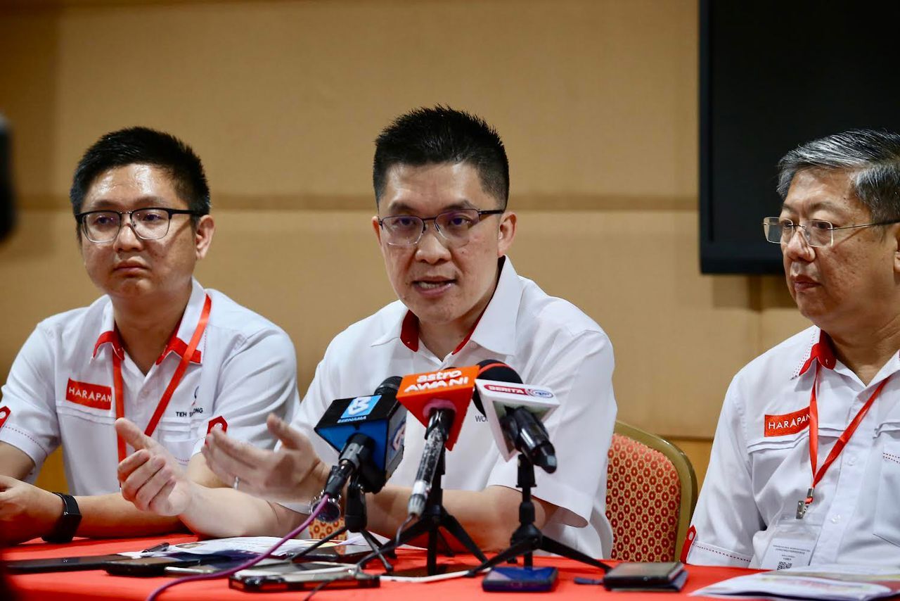 Pemakaian lencana Jalur Gemilang bukan pembaziran