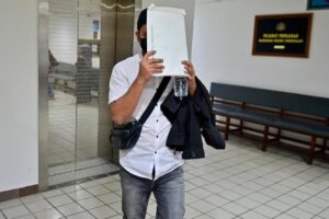 Penjawat awam mengaku terima RM2,100 daftar pusat jagaan