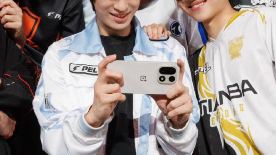 Peranti OnePlus 15 Yang Bakal Dilancarkan Diperlihatkan