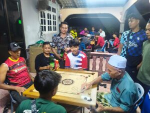 Pertandingan karom ala kampung sempena Hari Malaysia meriah