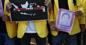 Protesters picnic outside Indonesian Parliament on national holiday