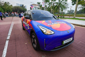 Proton pertonton e.MAS 5 pada perbarisan Hari Kebangsaan