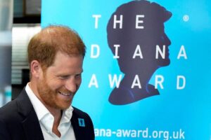 Putera Harry akhiri lawatan ke UK dengan kunjungan ke Diana Award