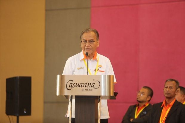 Rising insurance costs may be sending more from T20 to public hospitals, says Dzulkefly