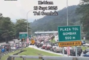 Roads leading into Kelantan congested, motorists facing 28-hour journeys