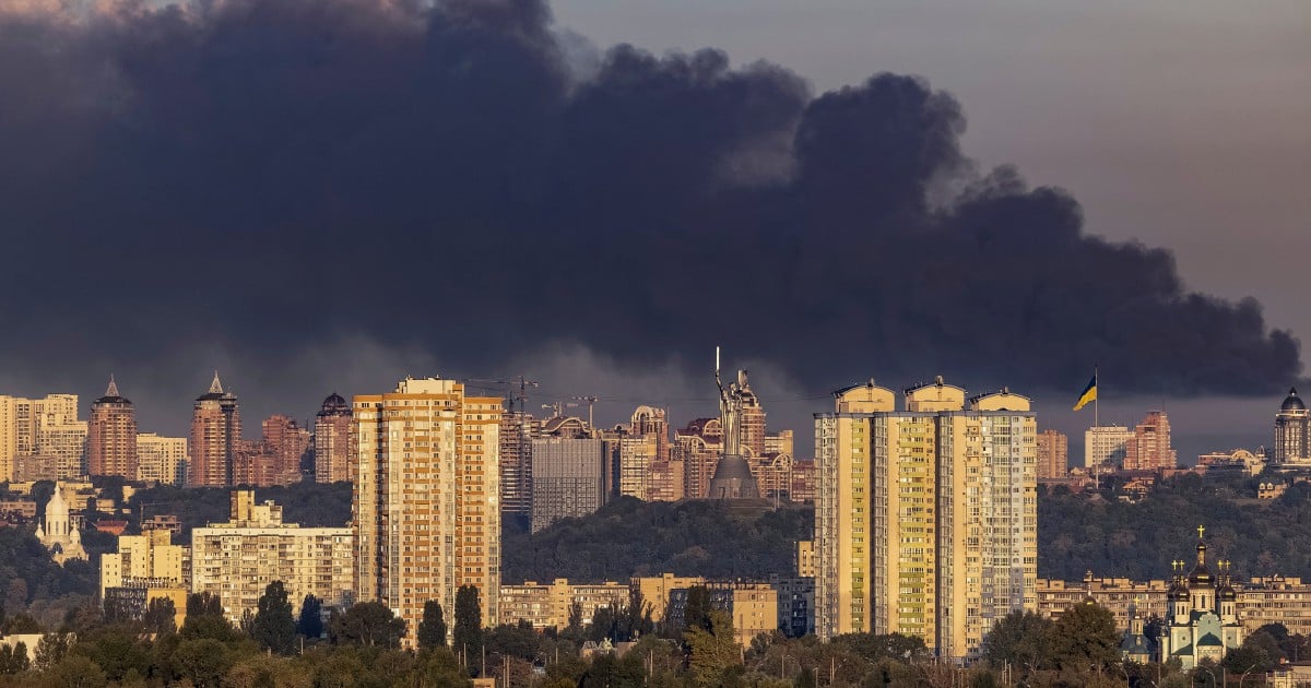 Russia unleashes biggest air barrage on Ukraine, hits government complex