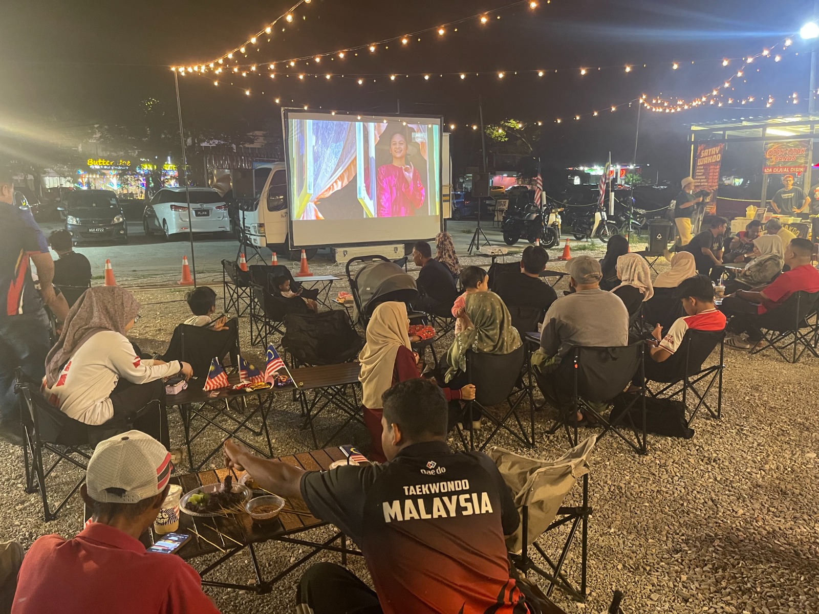 Sambut Hari Malaysia dengan wayang pacak