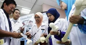 Senator urges health ministry to implement rise in doctors’ on-call allowance