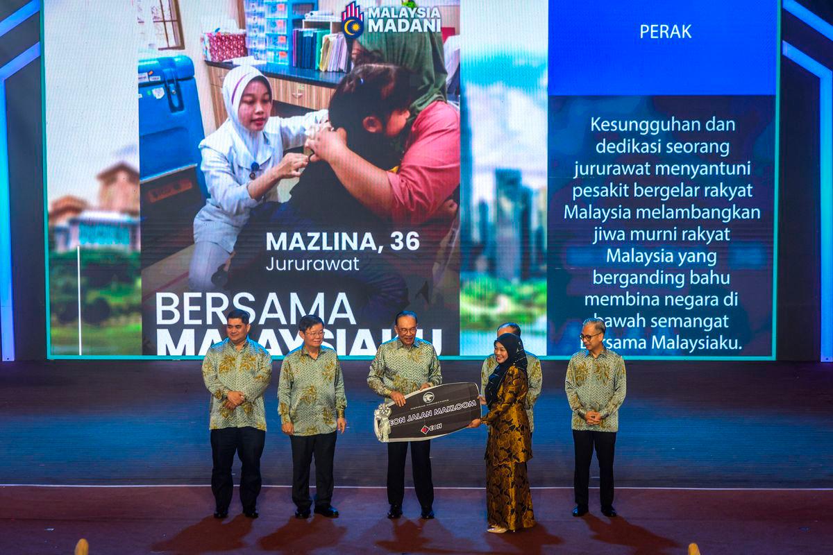 Smallholder and nurse win Gerakan Bersama Malaysiaku competition prizes