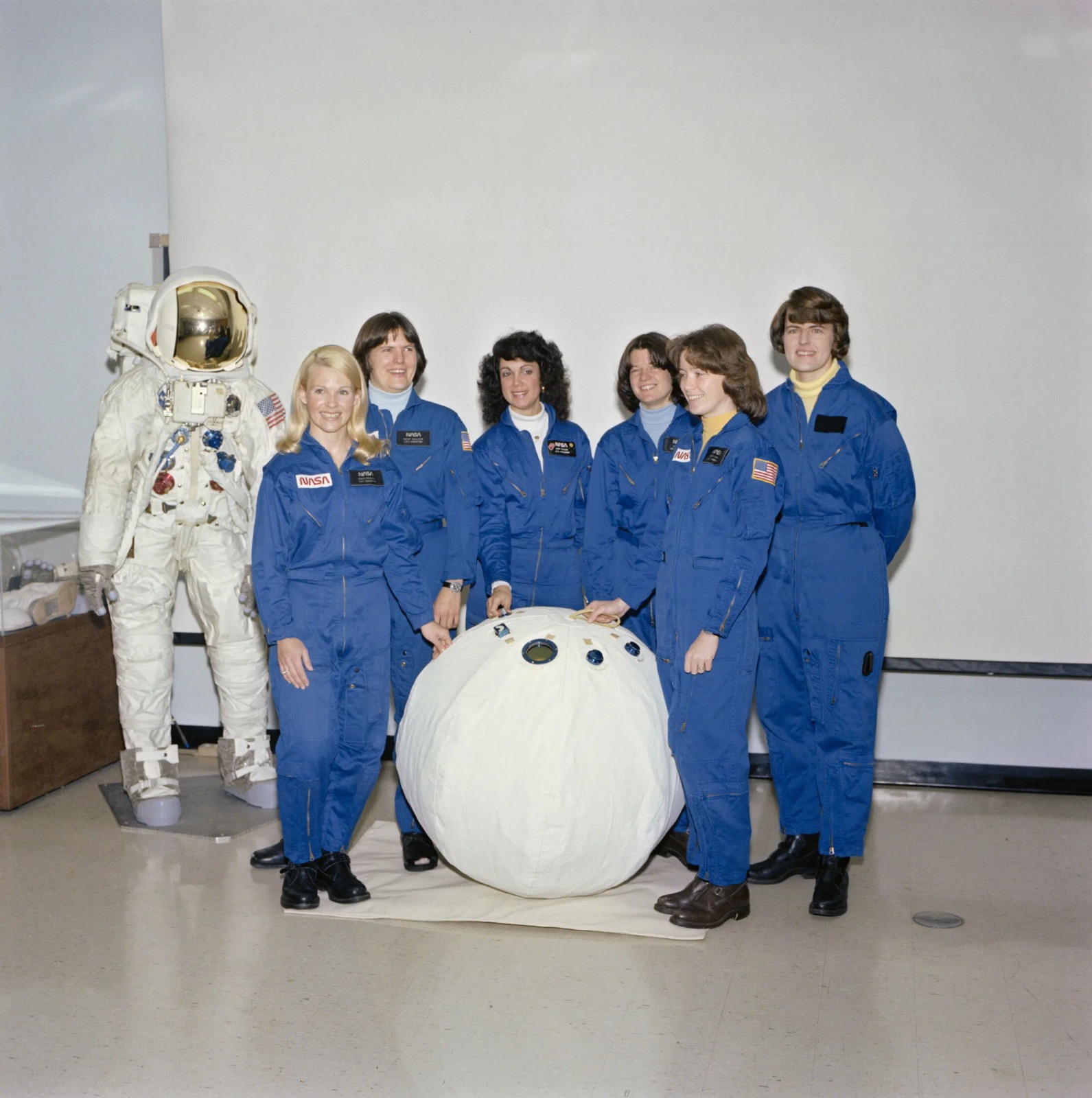 Space Shuttle misi pertama angkasawan wanita NASA