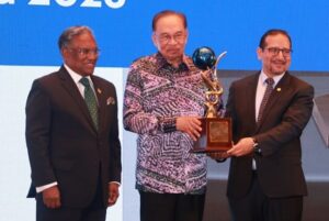 Stand up to Israel's madness, arrogance, Anwar tells Muslim countries