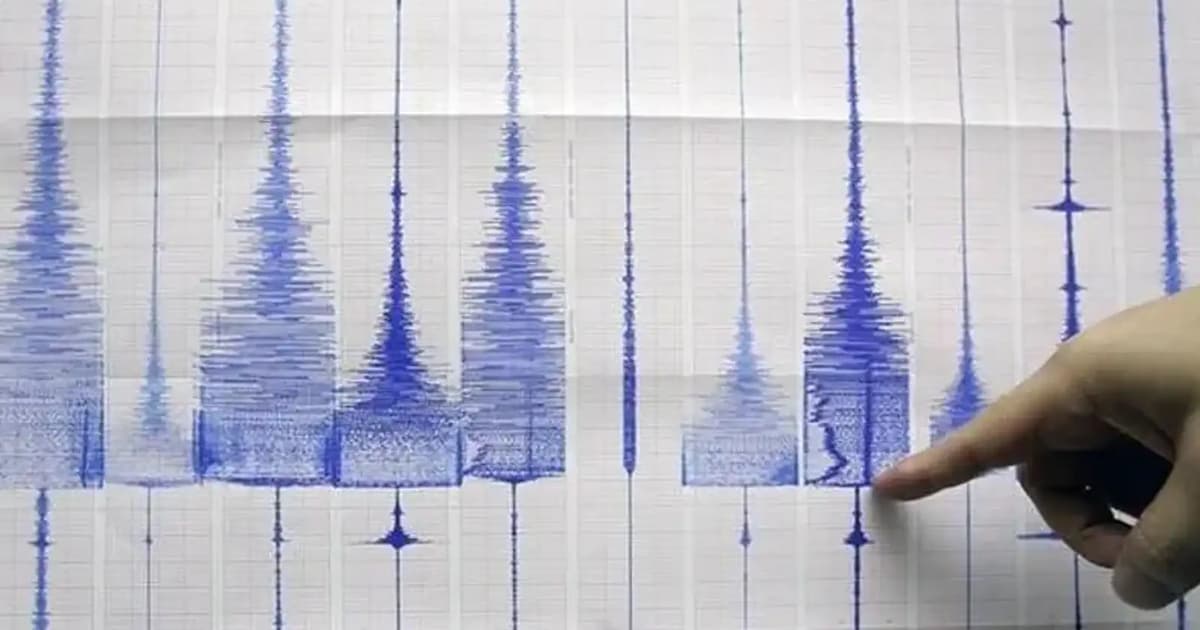 Strong quake off Russia Far East, tsunami alert issued