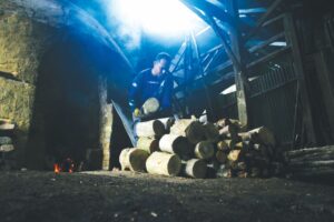 Sukar dapat kayu bakau, kilang arang 100 tahun berisiko tutup