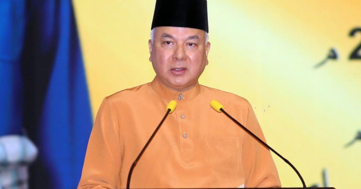 Sultan Nazrin recites emotional prayer for unity at state Maulidur Rasul celebration