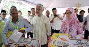 Sultan of Pahang presents keys to Ru'RASA homes in Kuantan