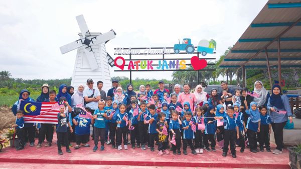 Tabika Kemas kebun Jambu Atuk Janis sempena kemerdekaan
