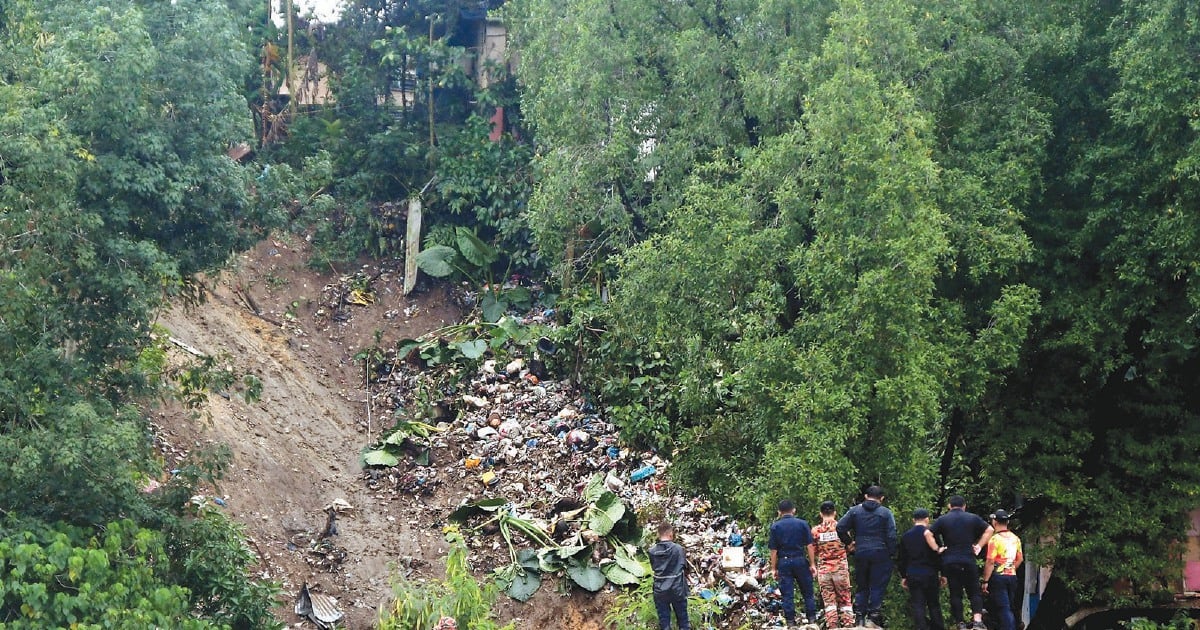 Teen mourns family lost in Kampung Cenderakasih landslide