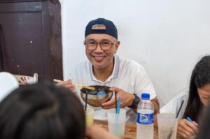 Tengku Zafrul kongsi sijil halal restoran selepas ditegur netizen