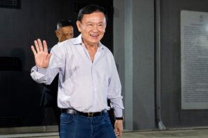 Thaksin pulang ke Bangkok menjelang keputusan mahkamah