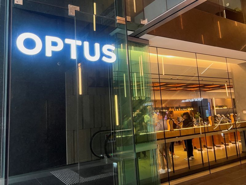 Three dead in Australia after Optus glitch disrupts emergency calls