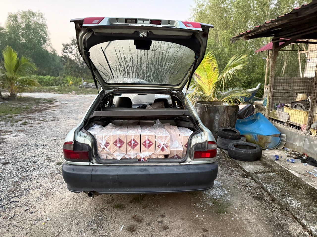 Tiga lelaki dicekup seludup rokok tidak berkastam