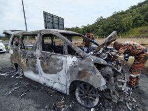 Toyota Vellfire Ahli Parlimen Dungun musnah dijilat api