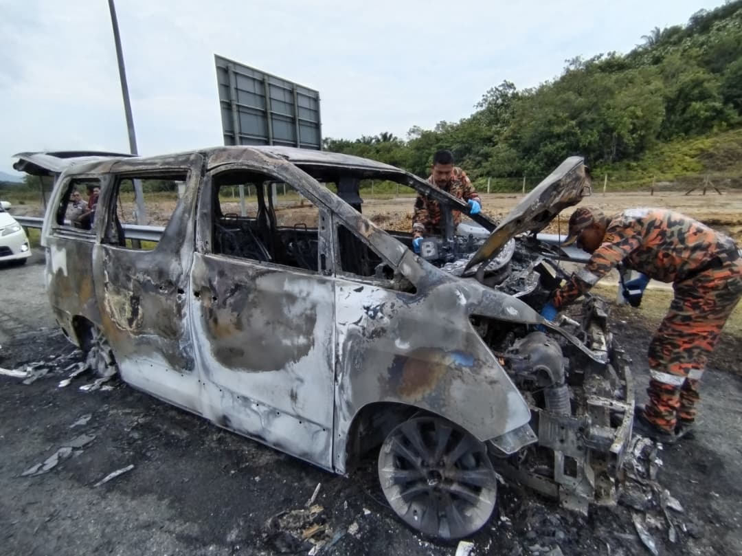 Toyota Vellfire Ahli Parlimen Dungun musnah dijilat api