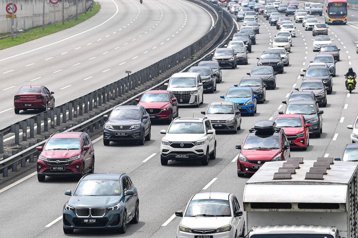 Traffic on major highways slow as motorists head home Sept 21 night