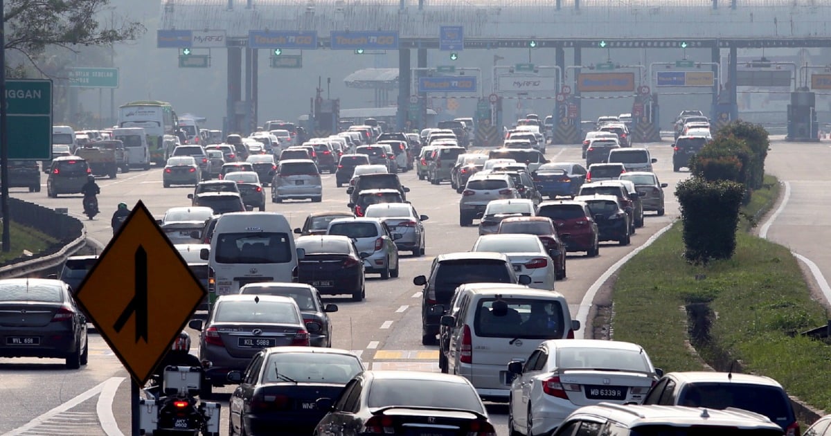 Traffic slow as number of vehicles rise at major highways - LLM
