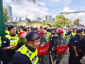 Tujuh termasuk ahli pertubuhan ditahan berkaitan insiden kekecohan Kg. Sungai Baru.