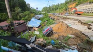 Two homes destroyed in landslide along Penampang-Tambunan road