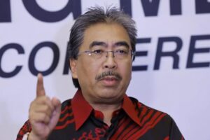 Umno appoints Johari Ghani to lead task force on Urban Renewal Bill