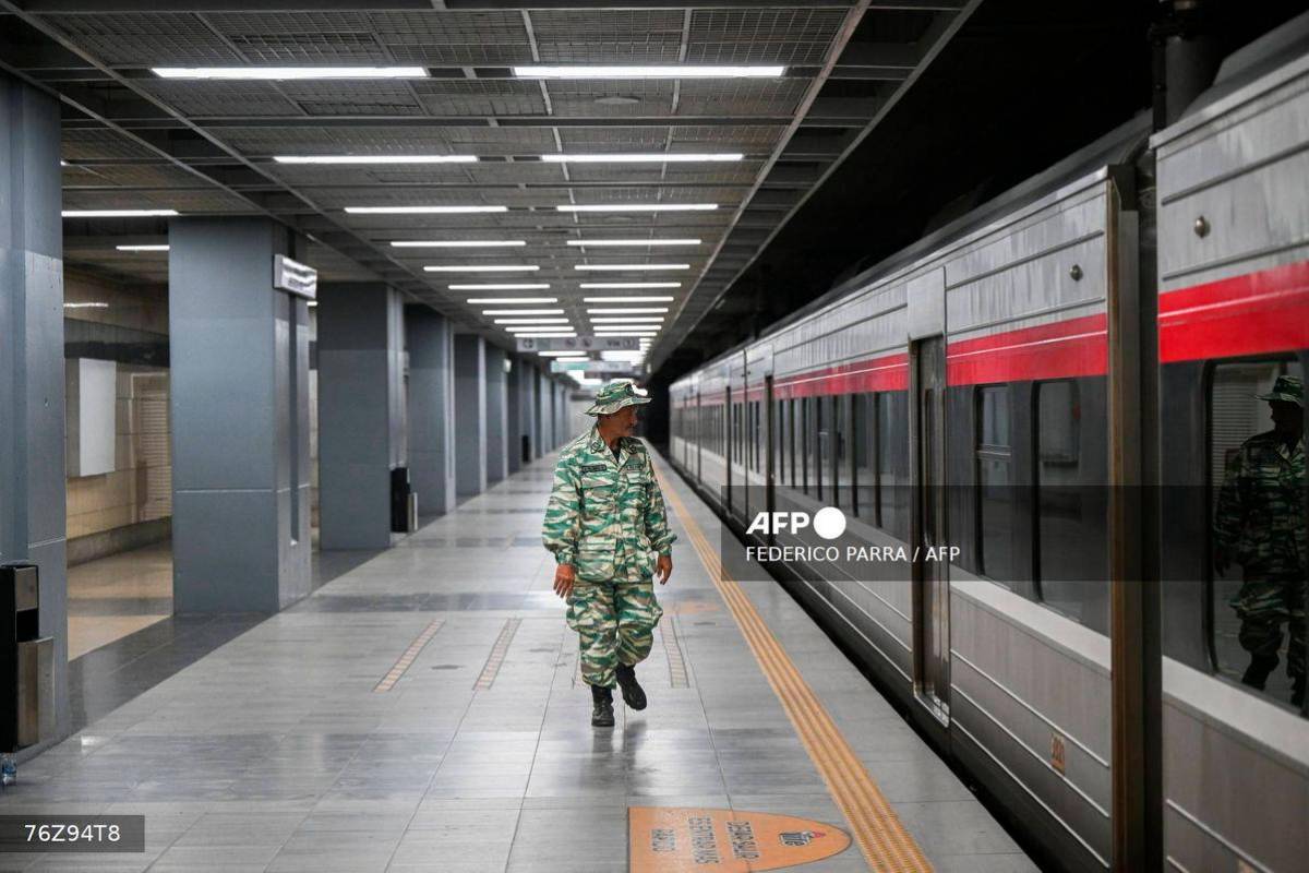 Venezuela conducts military drills following US naval deployment near coast