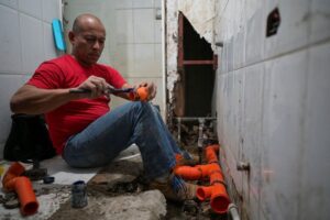 Venezuela tackles decay in celebrated capital complex