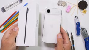 iPhone Air w box JerryRigEverything