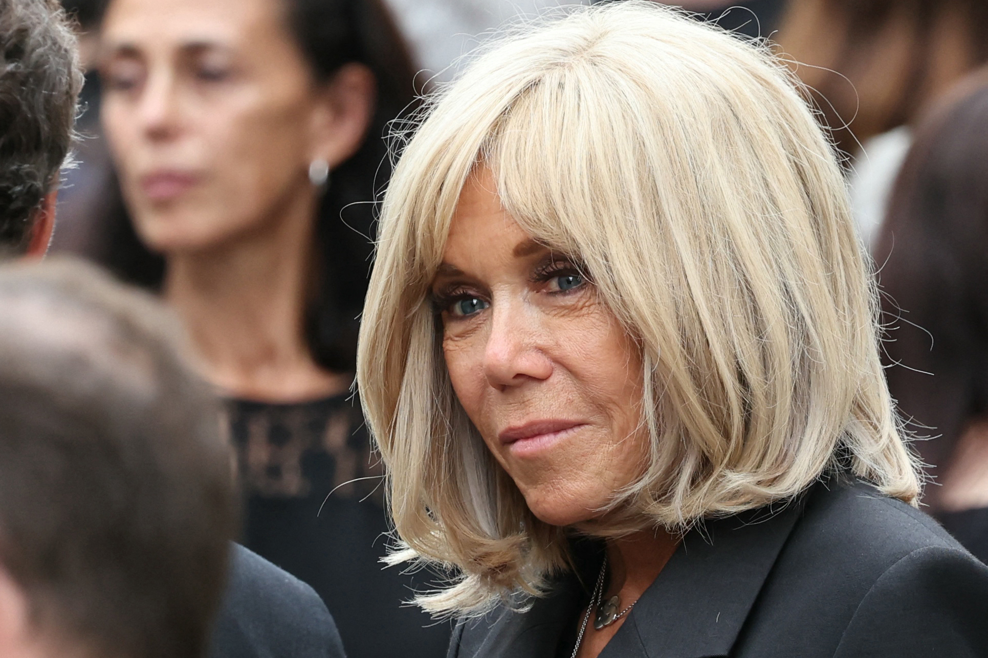 10 didakwa buli siber, keluar kenyataan seksis kepada Brigitte Macron